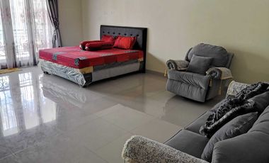 RUMAH FULL FURNISH BELAKANG AMPLAS N ROYAL AMBARUKMO