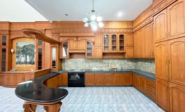 Villa di Komplek Taman Polonia 5