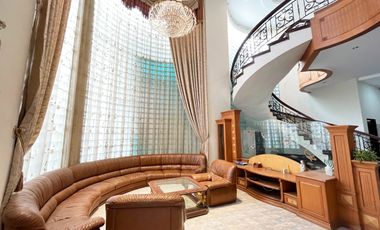 Villa di Komplek Taman Polonia 5