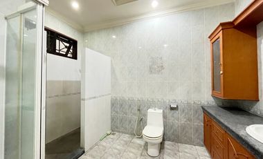 Villa di Komplek Taman Polonia 5