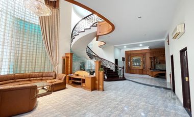 Villa di Komplek Taman Polonia 5