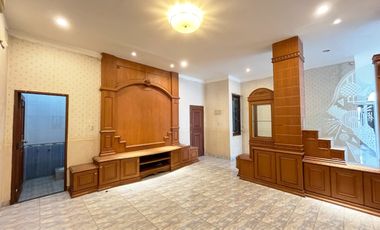 Villa di Komplek Taman Polonia 5