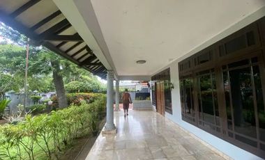 Rumah dgn halaman luas di pusat Kota Palembang