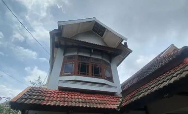Rumah dgn halaman luas di pusat Kota Palembang