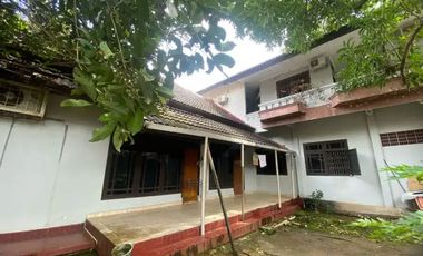 Rumah dgn halaman luas di pusat Kota Palembang