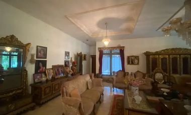 Rumah dgn halaman luas di pusat Kota Palembang