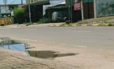 Rumah di Mamuju.  Jln Jend Sudirman Luas 389m²  12 x 32 Kamar 3 kamar