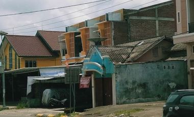 Rumah di Mamuju.  Jln Jend Sudirman Luas 389m²  12 x 32 Kamar 3 kamar