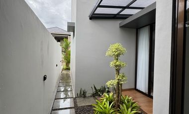 FELICITA LAGRANDE RUMAH MEWAH DI LOKASI HERTASNING