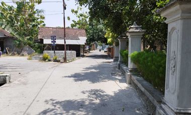 Rumah besar dijual, dekat RS PKU Bantul Yogya, Lt 300m2