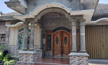 Rumah besar dijual, dekat RS PKU Bantul Yogya, Lt 300m2