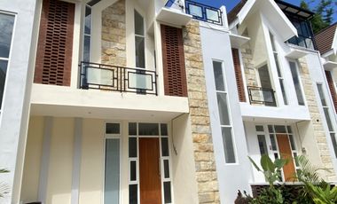 VILLA 3 LANTAI SAMPING JATIMPARK 2 | Depan Golden Tulip