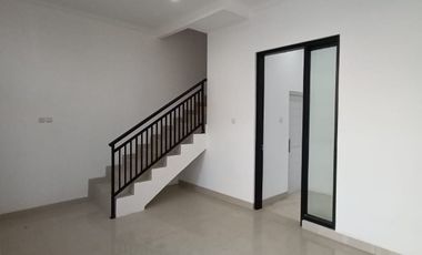 rumah 2 lantai ready stok lokasi strategis