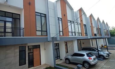 rumah 2 lantai ready stok lokasi strategis