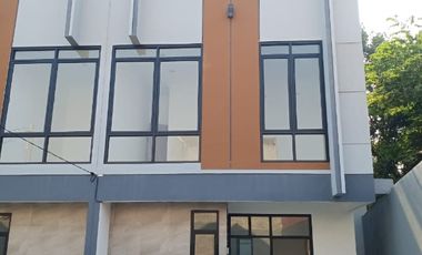 rumah 2 lantai ready stok lokasi strategis