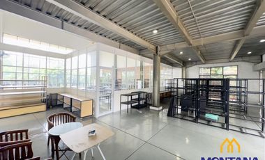 Dijual GEDUNG ex Showroom di jalan boulevard Scientia