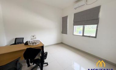 Dijual GEDUNG ex Showroom di jalan boulevard Scientia