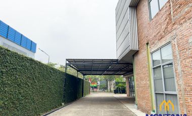 Dijual GEDUNG ex Showroom di jalan boulevard Scientia