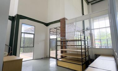 Dijual GEDUNG ex Showroom di jalan boulevard Scientia