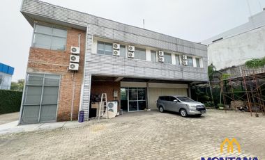Dijual GEDUNG ex Showroom di jalan boulevard Scientia