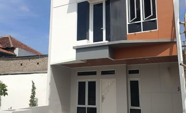 Rumah Minimalis Modern 2 Lantai di Kompleks Pharmindo Bandung