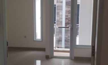 Rumah Minimalis Modern 2 Lantai di Kompleks Pharmindo Bandung