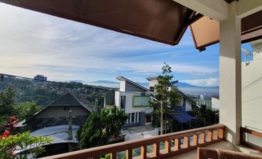 Rumah Villa VIEW SUPER CANTIK dan Luas di Dago Bandung dijual