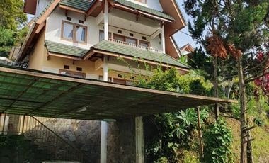 Rumah Villa VIEW SUPER CANTIK dan Luas di Dago Bandung dijual