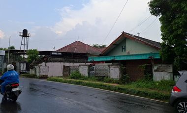 Rumah dengan Luas Tanah 938 Meter Persegi Cocok Untuk Usaha