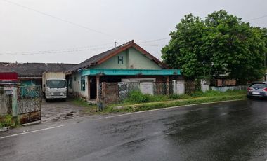 Rumah dengan Luas Tanah 938 Meter Persegi Cocok Untuk Usaha