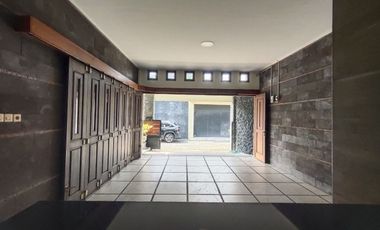 Rumah Mewah 2Lt Plus Furnish Tengah Kota Solo