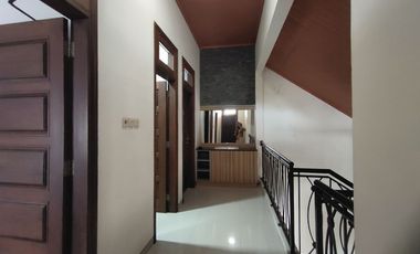 Rumah Mewah 2Lt Plus Furnish Tengah Kota Solo