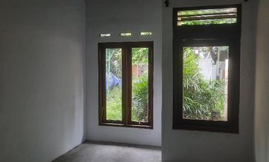 Di sewakan rumah idum tengah solo bisa 4 mobil