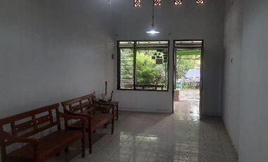 Di sewakan rumah idum tengah solo bisa 4 mobil