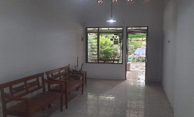 Di sewakan rumah idum tengah solo bisa 4 mobil