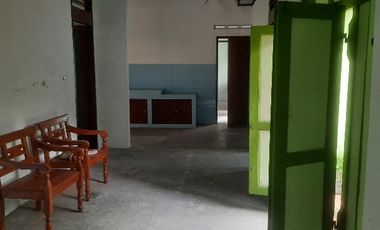 Di sewakan rumah idum tengah solo bisa 4 mobil