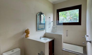 VILLA MEWAH SANGAY LUAS NYAMAN FURNISHED LOKASI STARTEGIS KE PANTAI