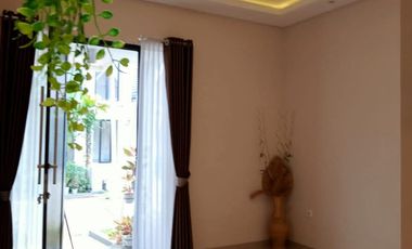 DISEWAKAN RUMAH CANTIK, DESIGN MODERN, BANYUMANIK SEMARANG