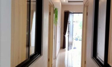 DISEWAKAN RUMAH CANTIK, DESIGN MODERN, BANYUMANIK SEMARANG