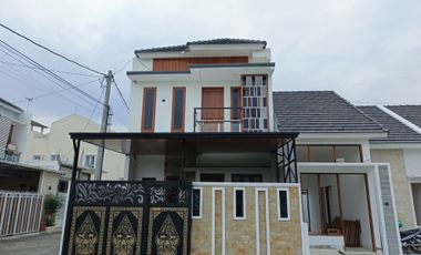 Jual Rumah 2 Lantai Cluster 600 jt-an Colomadu dekat RS AURI