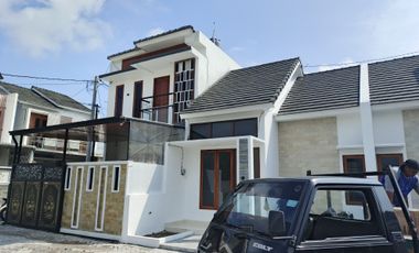 Jual Rumah 2 Lantai Cluster 600 jt-an Colomadu dekat RS AURI