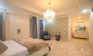 Rumah di jual siap huni.