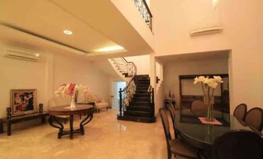 Rumah di jual siap huni.