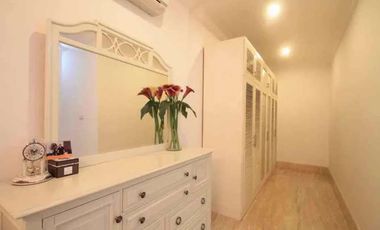 Rumah di jual siap huni.