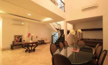 Rumah di jual siap huni.