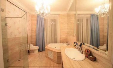 Rumah di jual siap huni.