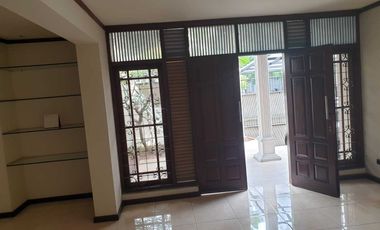 Disewakan Rumah Dalam Komplek Daerah Lebak Bulus