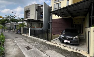 dijual rumah di sleman dekat UGM dan hotel hyatt jln damai jakal km 8