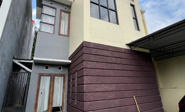 dijual rumah di sleman dekat UGM dan hotel hyatt jln damai jakal km 8