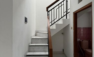 dijual rumah di sleman dekat UGM dan hotel hyatt jln damai jakal km 8